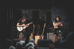 Friday Night Trio - Kultur im Innenhof -  »Nacht der Gitarren« feiert 20 Jahre - Ein Jubiläum voller Gitarren-Exzellenz!