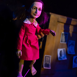 Anne Frank - Theater mit Objekten und Puppen