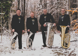 Woodstock Tuba Quartett - Vier Herren und die Vielseitigkeit des tiefen Blechs