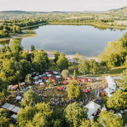 Wein am See - das Weindorf am Breitenauer See