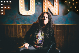 Sari Schorr | Unbreakable Tour