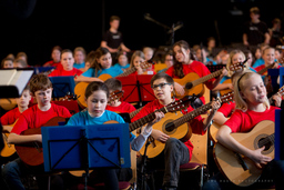 Klasse:Musik Gitarrenklassen feat. Die Weberknechte