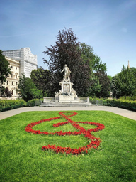 Mozart im Park - ein Spaziergang durch den aufblühenden Park