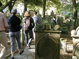 Führung zum und über den Jüdischen Friedhof - Davidstern und Segenshände