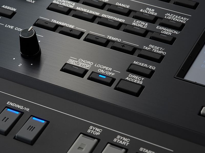 The image of the Chord Looper buttons which provide quick access to recording and playing back chord sequences in realtime on Yamaha PSR-SX920.